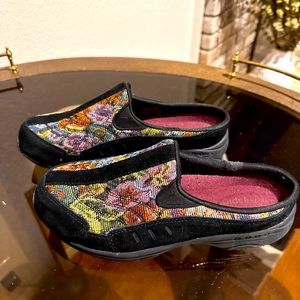 Brand new Easy Spirit Mules
